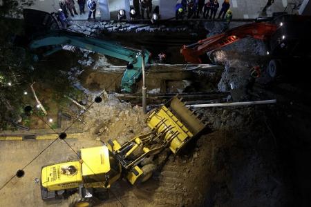 KL sinkhole: High-powered water jets to dislodge blockage