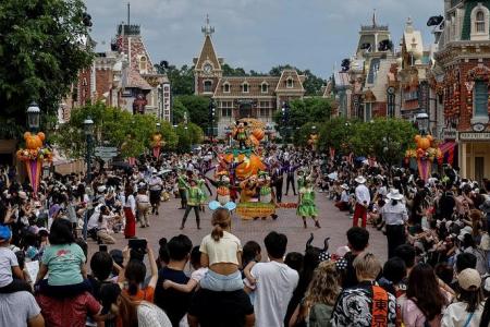 12 rescued from roller coaster at Hong Kong Disneyland