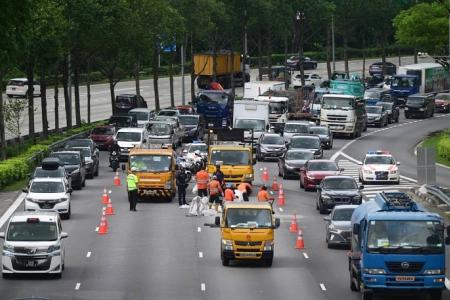 Trailer truck and two lorries involved in collision on PIE