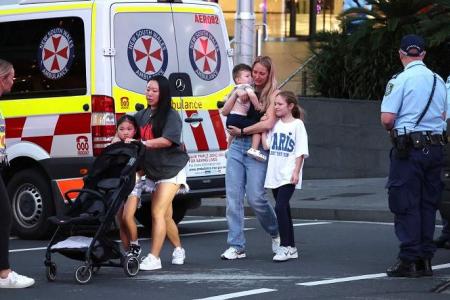 No motive found yet for killer shot dead after stabbing 6 people to death at Sydney mall