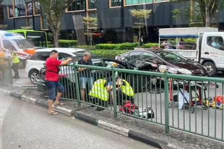 2 taken to hospital after 4-vehicle accident in Balestier Rd