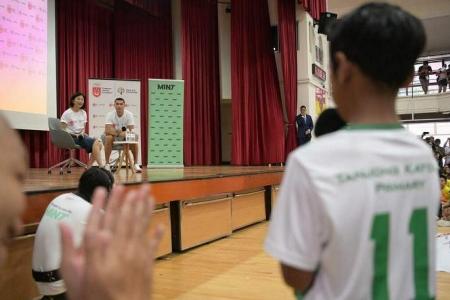 Cristiano Ronaldo lets his hands do the talking in game of padel at VJC