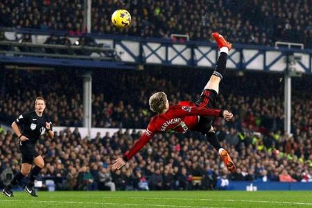 Man United’s Garnacho scores overhead stunner in 3-0 win at Everton