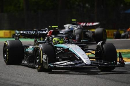 Hamilton: Mercedes in 'no-man's land'