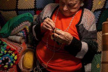 Greek grandma, 93, knits scarves for children in need