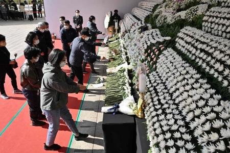 Questions raised about lax crowd control as South Koreans mourn Itaewon crowd crush tragedy 