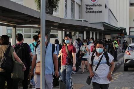 Traffic at S'pore-Malaysia land checkpoints heavy since start of school holidays