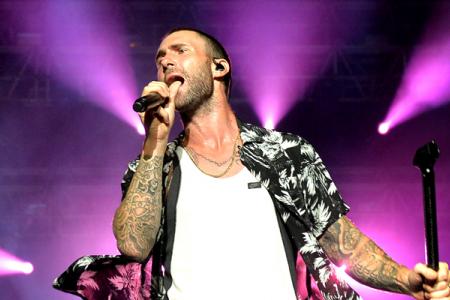 Maroon 5 in Singapore: Hot in pink