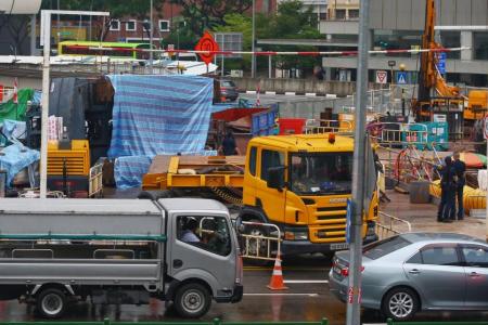 Crane collapses at Outram Road