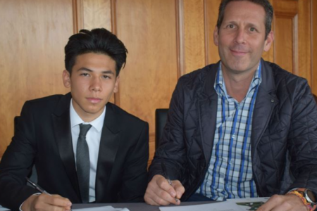 Singaporean teenager signs for Fulham