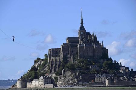 Frenchman beats high-wire record at Mont Saint-Michel