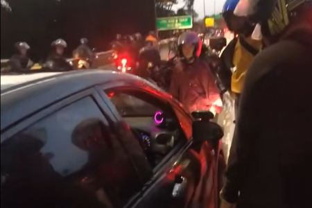 S'pore driver mobbed at Tuas Checkpoint after allegedly hitting motorbike