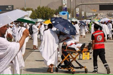 Loved ones search for missing pilgrims after haj heat deaths