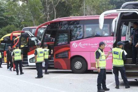 S'porean arrested for driving tour bus without licence 