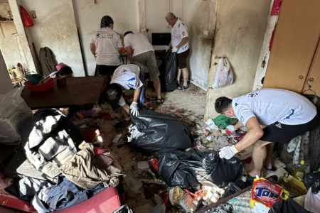 Elderly in cluttered flat had not showered in months