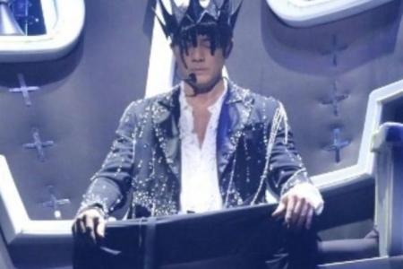 Fans left baffled by Aaron Kwok's concert hairdos