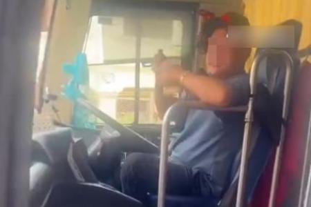 Tour bus driver allegedly ditches 20 passengers after souvenir snub