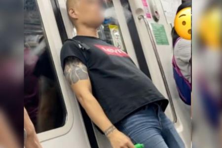 Man allegedly vapes on MRT train, SMRT lodges police report