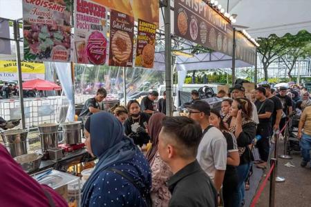 Standing in queue for 10 hours in latest dessert craze