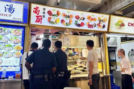 China tourist insists on eating hawker meal before paying