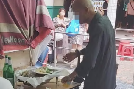 Man seen eating leftovers at Chinatown hawker centre 