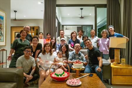 101-year-old man shakes hands with family before dying on Christmas Day