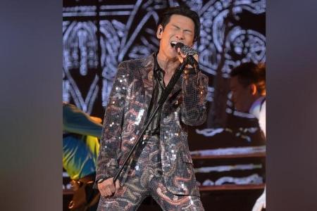 Hong Kong singer Alex To holds concert at Taipei Arena for first time