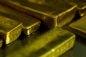 Victims would come across offers for cheap gold in online advertisements or live streams.