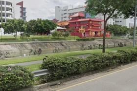 Mr Ronnie Ang was cycling along the park connector near the Sembawang God of Wealth Temple in Admiralty Street when he was stung by hornets. 