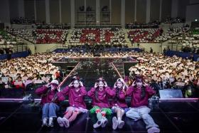 Apink, which last staged a concert in Singapore in late 2016, will perform at Singapore Expo’s Arena @ Expo (Hall 7) on Feb 20. 