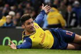 Olivier Giroud celebrates after scoring Arsenal&#039;s second goal against Manchester City.