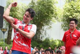 INK: Joseph Schooling showing his new tattoo to the crowd at Singtel Comcentre Plaza 