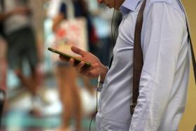 More Singaporeans booking travel plans on their phones