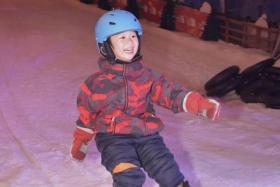 More than 1,000 ski and snow enthusiasts take part in the 1st Singapore Ski and Snow Open, the first such event in Singapore.