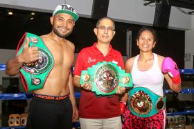 Guest of Honour, MP Faishal Ibrahim, with Rafi Majid (left) and Nurshahidah Roslie (right)