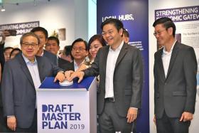 Mr Peter Ho, (far left, hand on mechanism) chairman of URA, with Minister for National Development Lawrence Wong (second from right) and Mr Lim Eng Hwee, CEO of URA, (far right). 