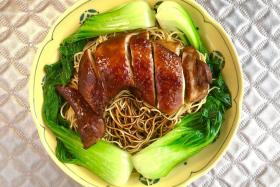 Fragrant soya sauce chicken noodles