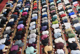 Bookings for nightly tarawih prayers are required at certain mosques where there is limited space and high demand, said Muis. PHOTO: BERITA HARIAN
