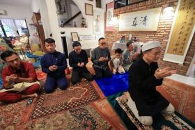 Embracing the Chinese culture and Islamic customs