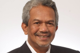 Mr Mohamad Maidin Packer Mohd was an MP for Aljunied GRC between 1991 and 1996, and Marine Parade GRC between 1997 and 2006.