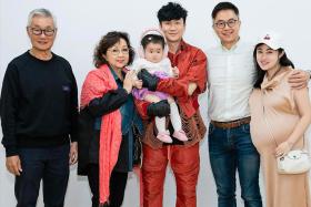 Fans praised the close-knit nature of JJ Lin&#039;s family.