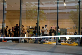 The Singapore Civil Defence Force set up a first-aid point in the lobby of the first floor of One Raffles Quay&#039;s South Tower to provide assistance to those affected.