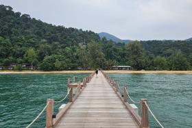 The Boathouse lies in the shadow of Mount Kajang amid lush greenery.