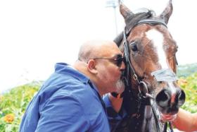 Horse owner Mansoor Gandhi planting a big kiss on Makin after his win in the Class 1 (1,400m) race on Sept 21. On Oct 5, he will pin his hopes on Makin to win Singapore&#039;s farewell race, the Grand Singapore Gold Cup (2,000m).