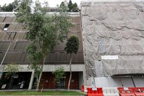 The Killiney 118 condominium (left) and the adjacent 110/112 Killiney construction site.