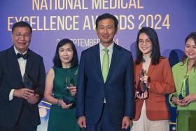 Health Minister Ong Ye Kung (centre), with the SingHealth Community Hospital team members, (from left) Associate Professor Lee Kheng Hock, Ms Eunice Chin, Ms Adeline Kwan and Ms Clara Poh .