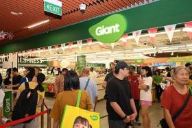 Giant supermarket officially opened its outlet in the new town’s first neighbourhood centre, Plantation Plaza, on July 27.