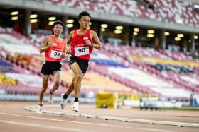 National runner Shaun Goh (right) broke the national record for the 10km road race at the Run Prix in Melbourne on Sept 22.