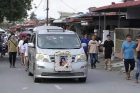 Family and friends sending off the hearse carrying the body of Ms Lee Zi Rou in Penang on Nov 17.